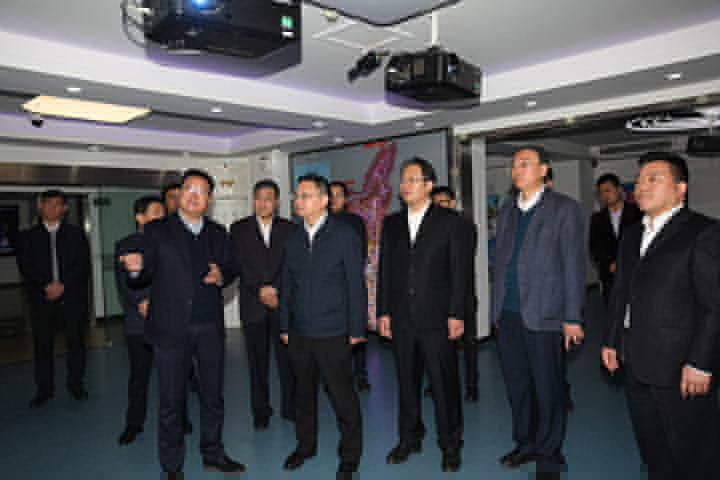 国家广播电视总局党组成员、副局长朱咏雷一行莅临公司调研